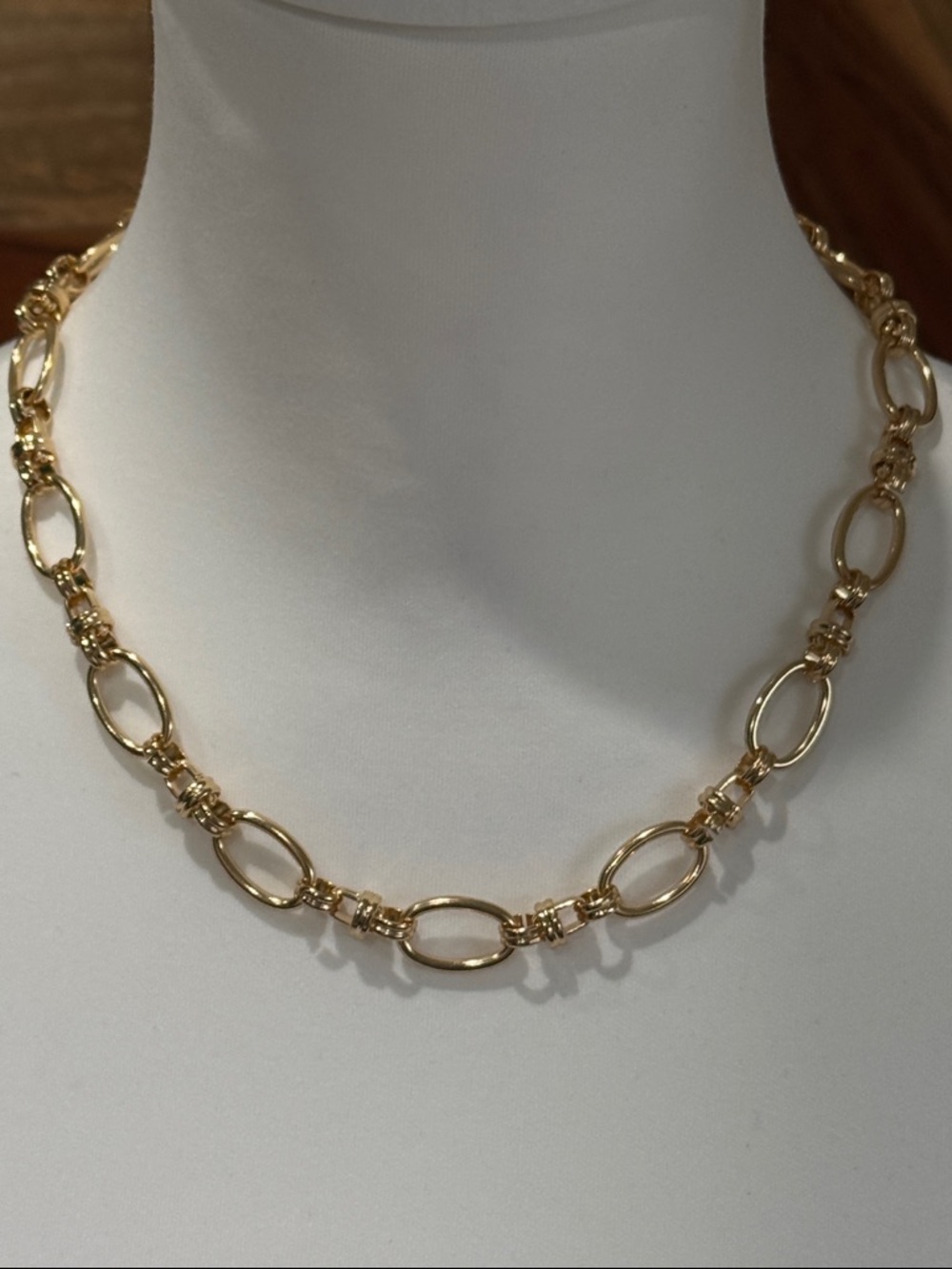 Elegant Gold Link Necklace - Women Jewelry